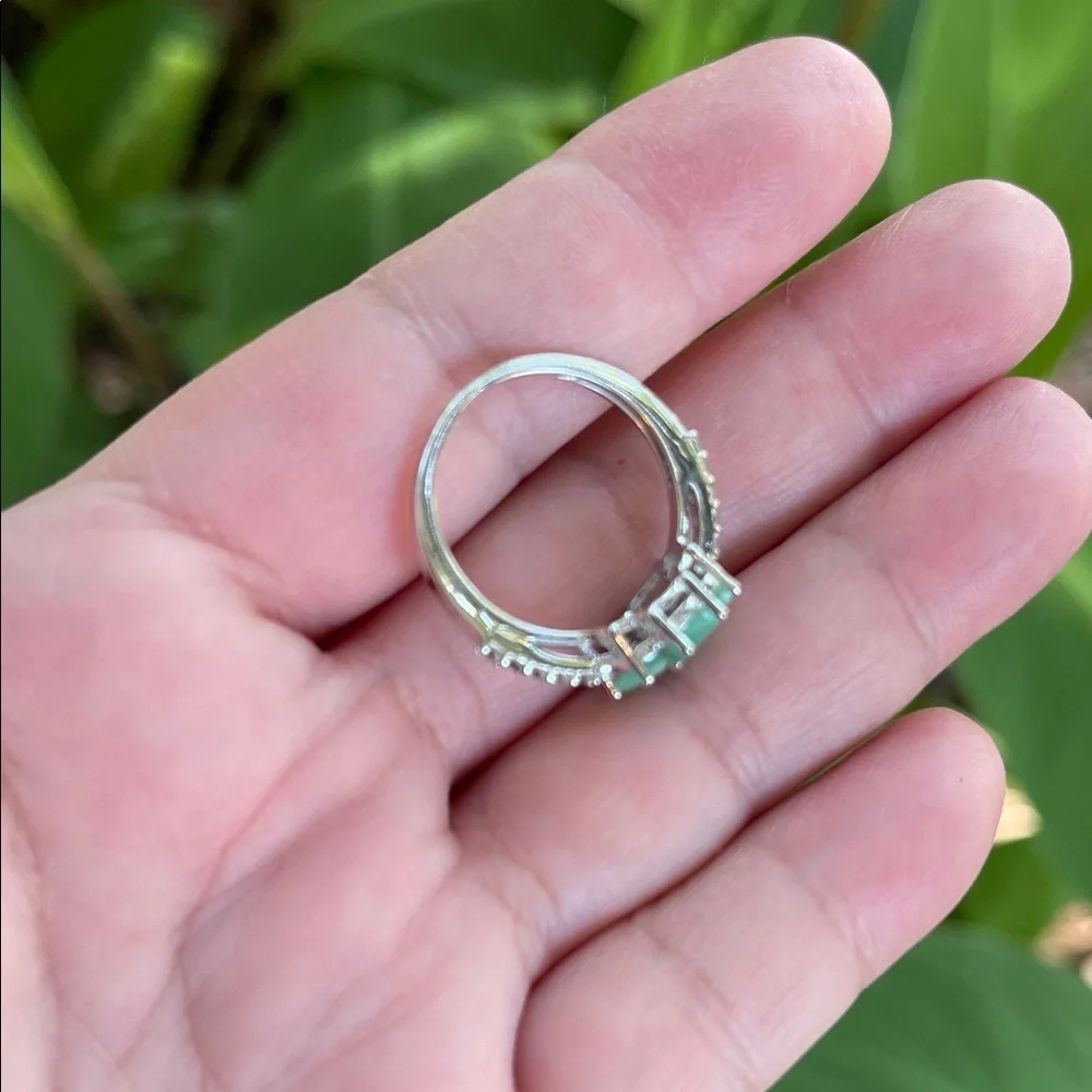 NWT Genuine Natural Emerald and White Topaz Gemstone Rosetta Ring Size 7